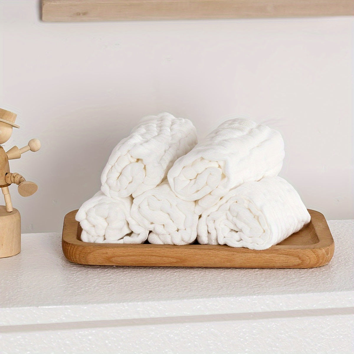 Five pieces of 100% cotton square face towels, made of muslin gauze, perfect for washing.