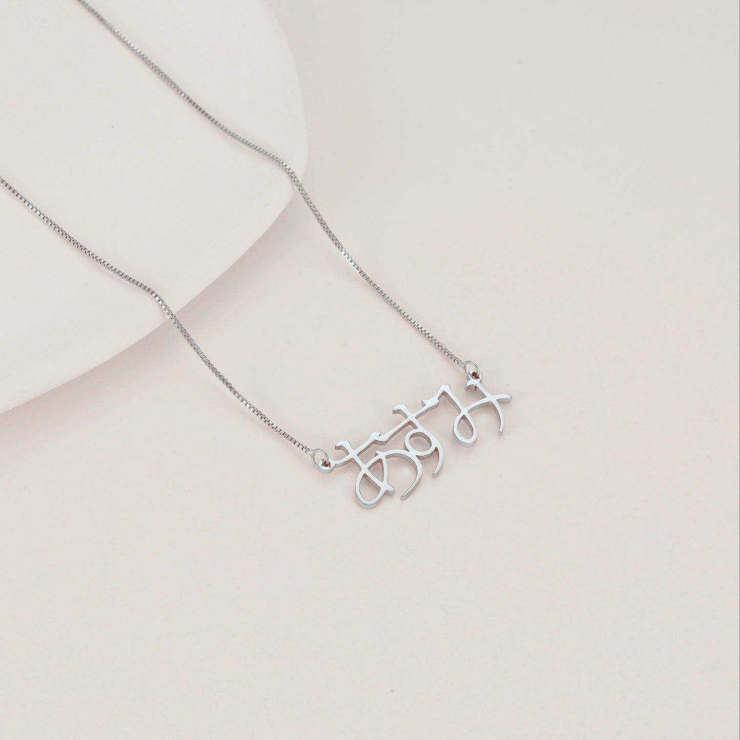 A unique Japanese Kanji name necklace made of stainless steel, featuring custom Katakana and Hiragana pendant. The perfect gift for your mom, sister, or best friend.