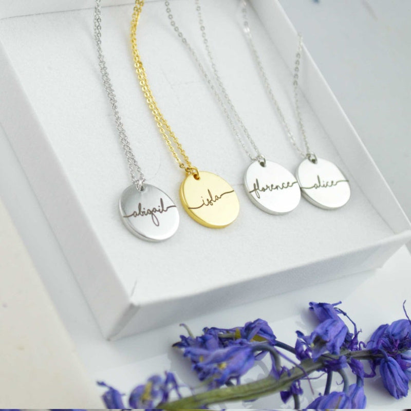 Stylish 18K Gold Plated Stainless Steel Necklace with Custom Name Engraving, Chic Round Pendant, Perfect for Everyday Wear and Gifting, Timeless Jewelry Piece for Women, Suitable for All Seasons including Christmas