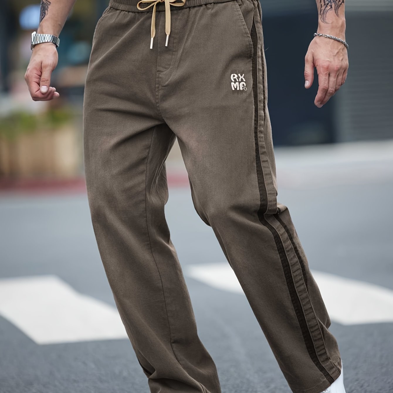 Men's cotton blend label decor straight leg pants with drawstrings for casual sports in spring and fall.