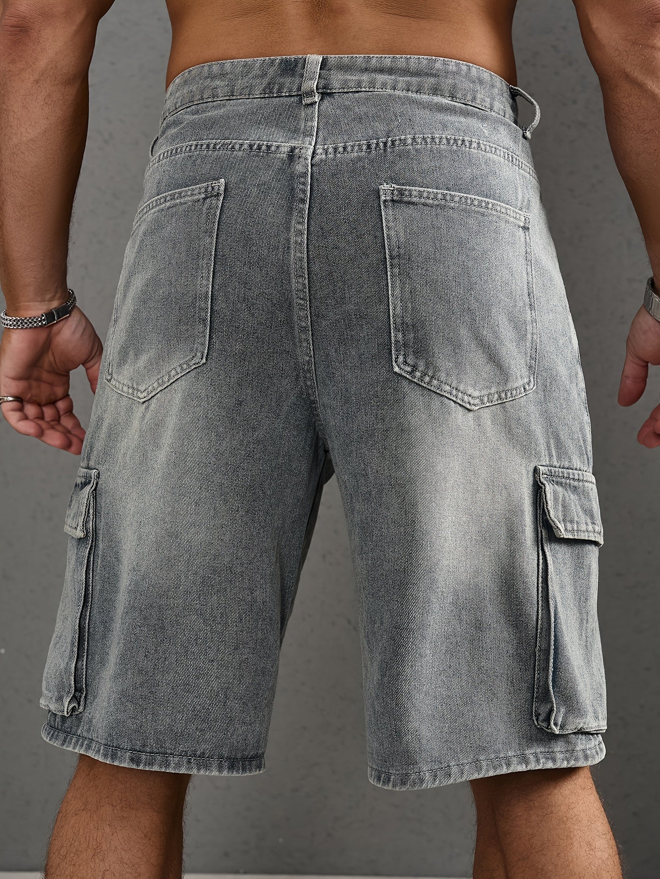 Men's plus size solid color denim cargo shorts with multiple pockets, regular fit made of cotton.