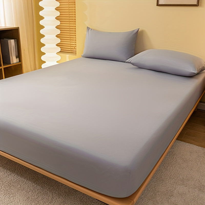 This soft and comfortable brushed fitted sheet in light grey is perfect for any bedroom, guest room, or student dorm. With a deep pocket design, this fitted bed sheet offers a snug and secure fit.