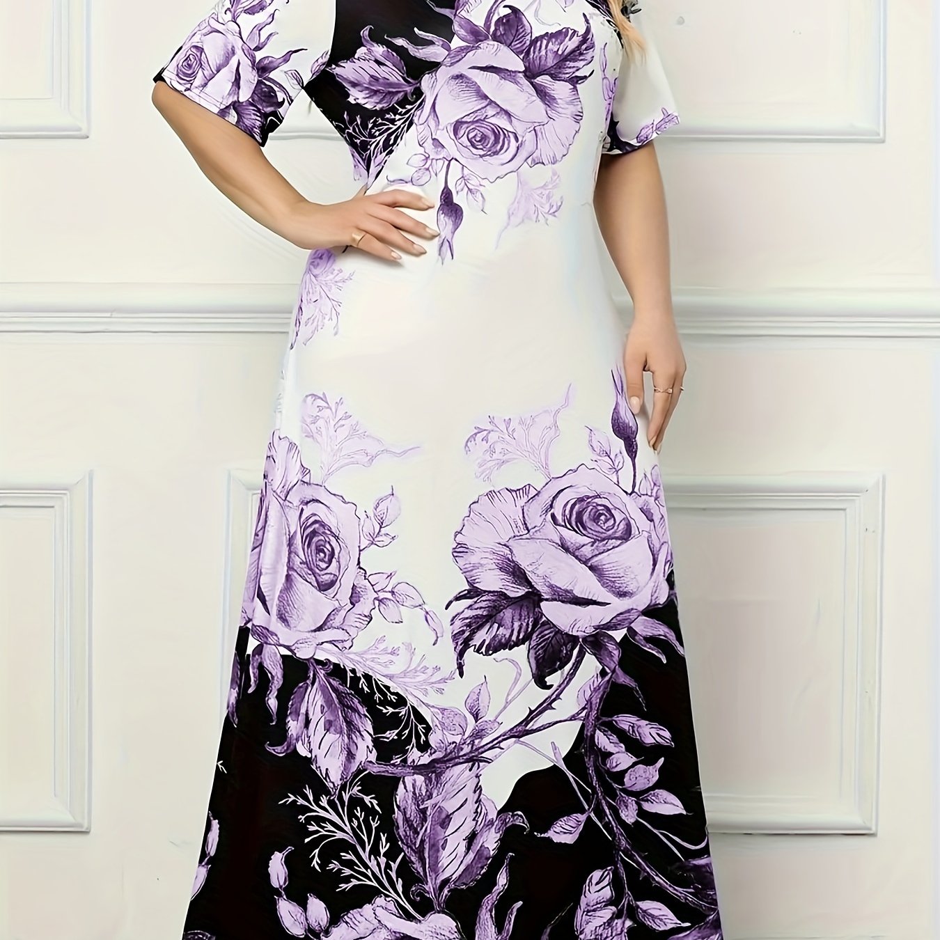 Floral print plus size dress for spring & summer, with short sleeves and crew neck - elegant women's clothing.