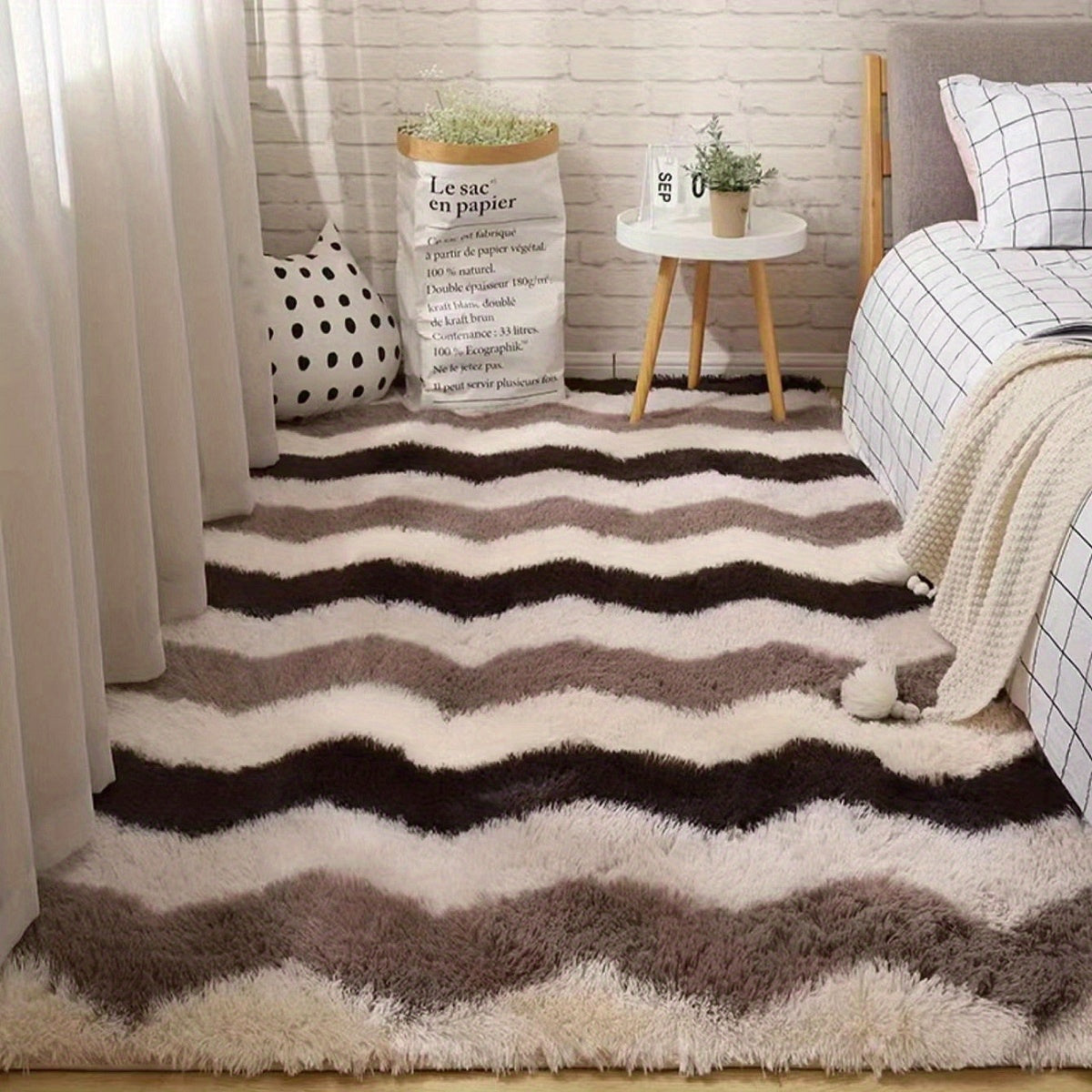 Elevate your space with our 1pc Stylish Simple Tie-dye Long Pile Carpet. This soft and comfortable rug is free of formaldehyde and any peculiar smell. It features non-shedding and non-fading qualities, making it perfect for a variety of spaces including