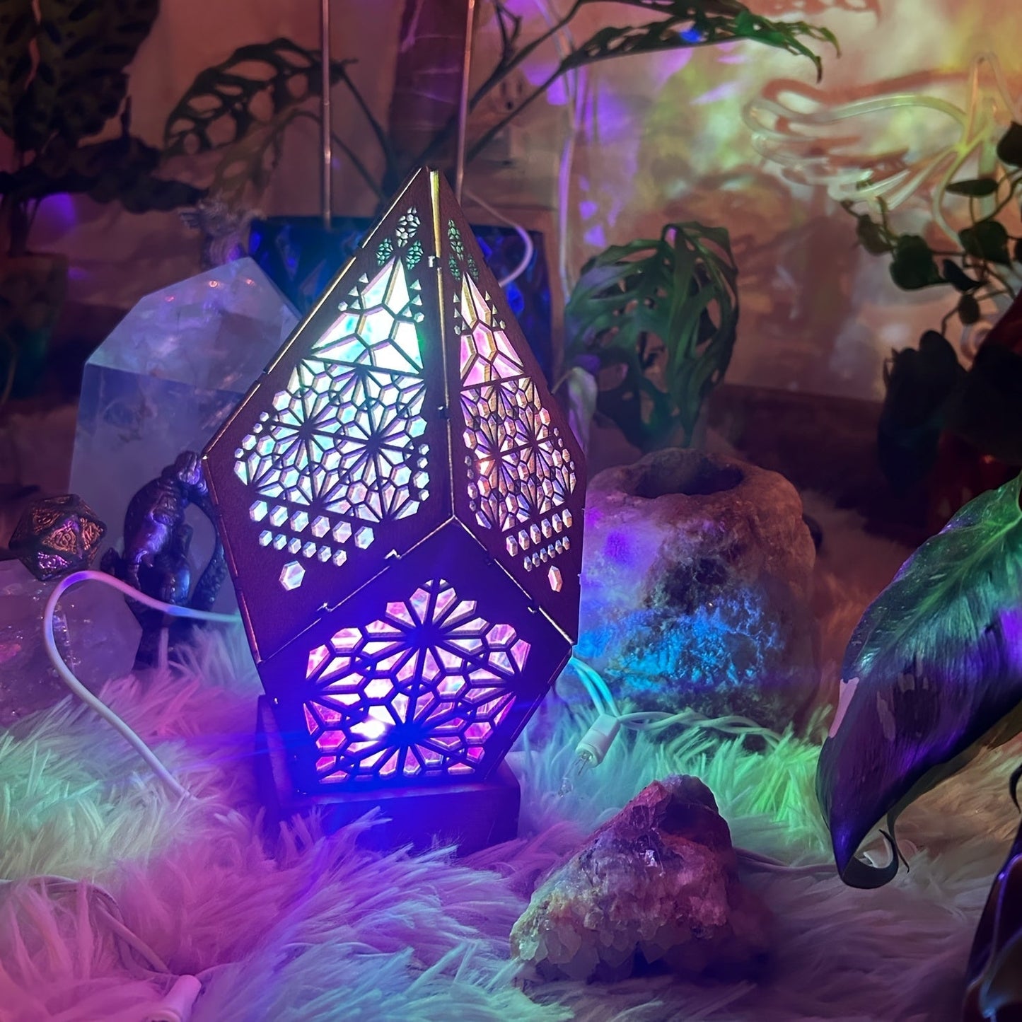 Bring the romance of a starry sky home with the Bohemian lamp palm projection lamp