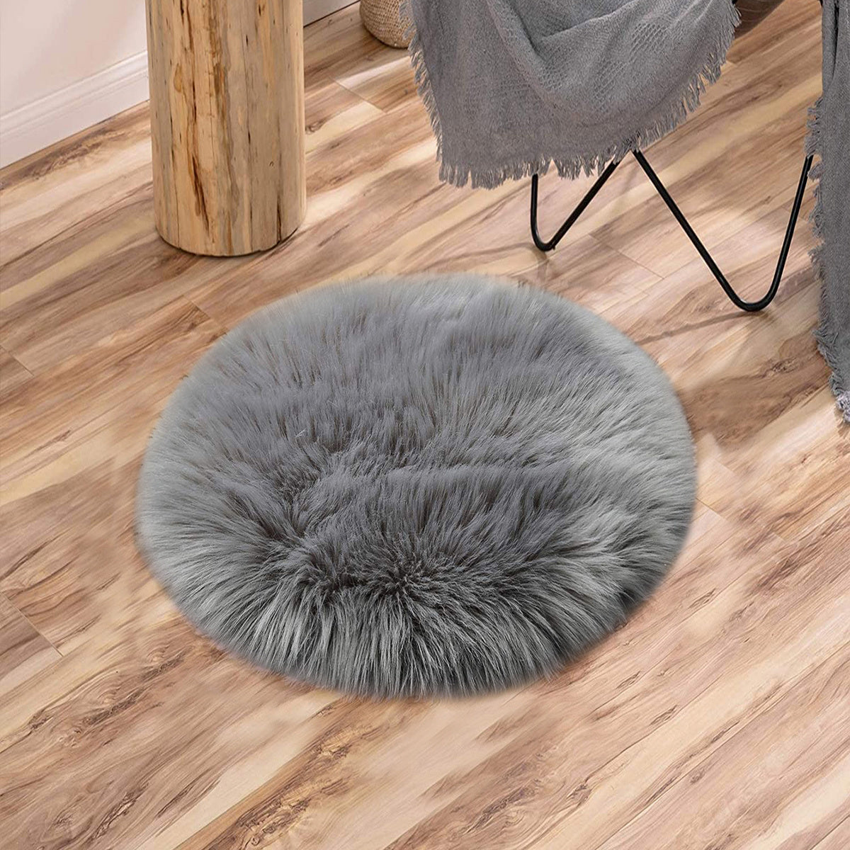 Soft and cozy faux fur chair cover, ideal for adding a touch of luxury to your living room or bedroom décor.