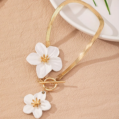 Stylish gold-tone anklet with white flower charms, perfect for vacations and everyday wear.