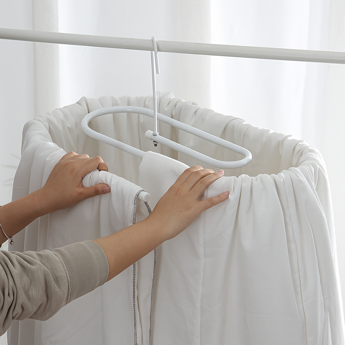 Top Pick: Metal Spiral Clothes Drying Rack with 360-Degree Rotation, Ideal for Drying Bed Sheets and Quilts at Home