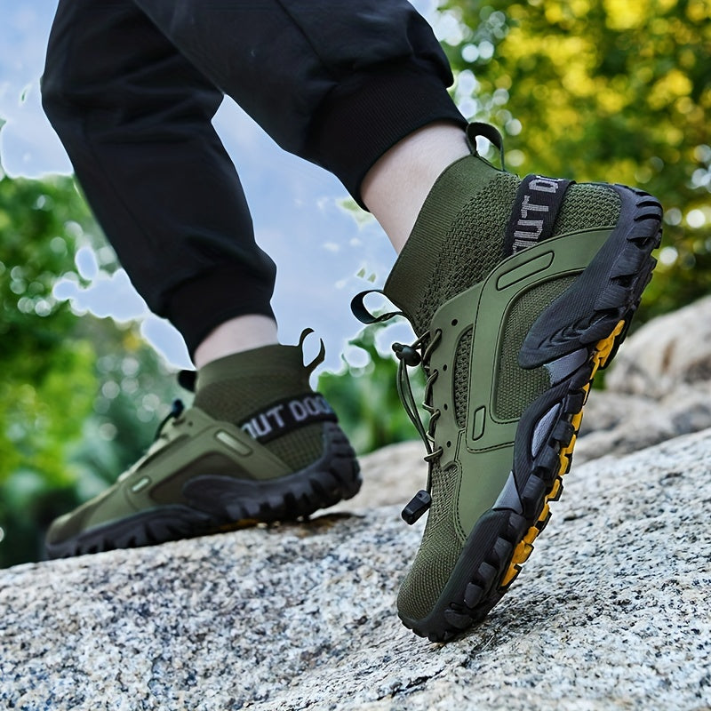 Trendy men's sneakers for outdoor activities, with breathable, wear-resistant design. Ideal for hiking and fishing.