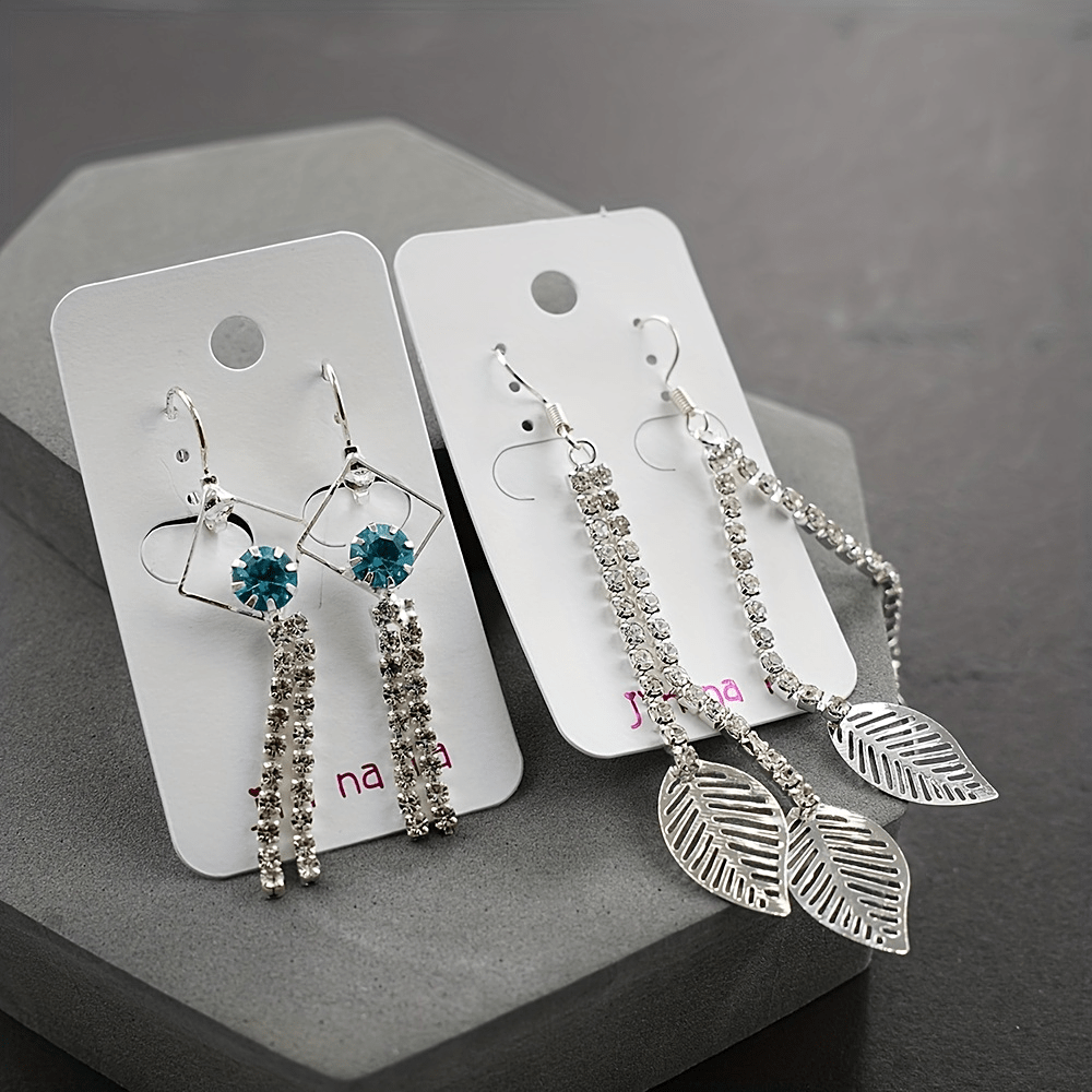 Set of 20 pairs of dangle earrings adorned with dazzling rhinestones, featuring an elegant and classic style. Crafted from zinc alloy, these trendy accessories are perfect for adding a touch of sophistication to any outfit. Ideal for fashionable women