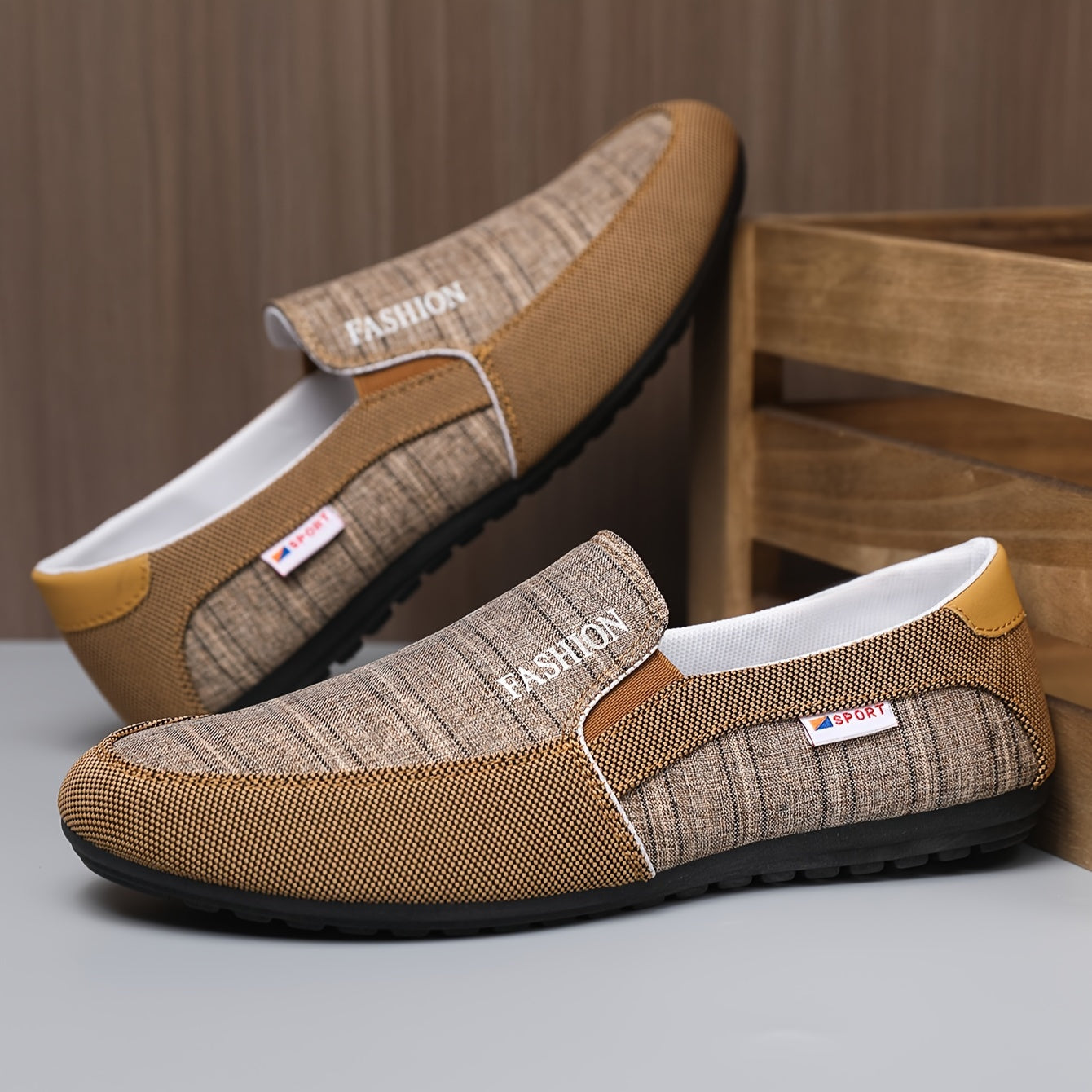 Stylish and comfortable men's canvas sneakers for spring/summer, easy slip-on and breathable.