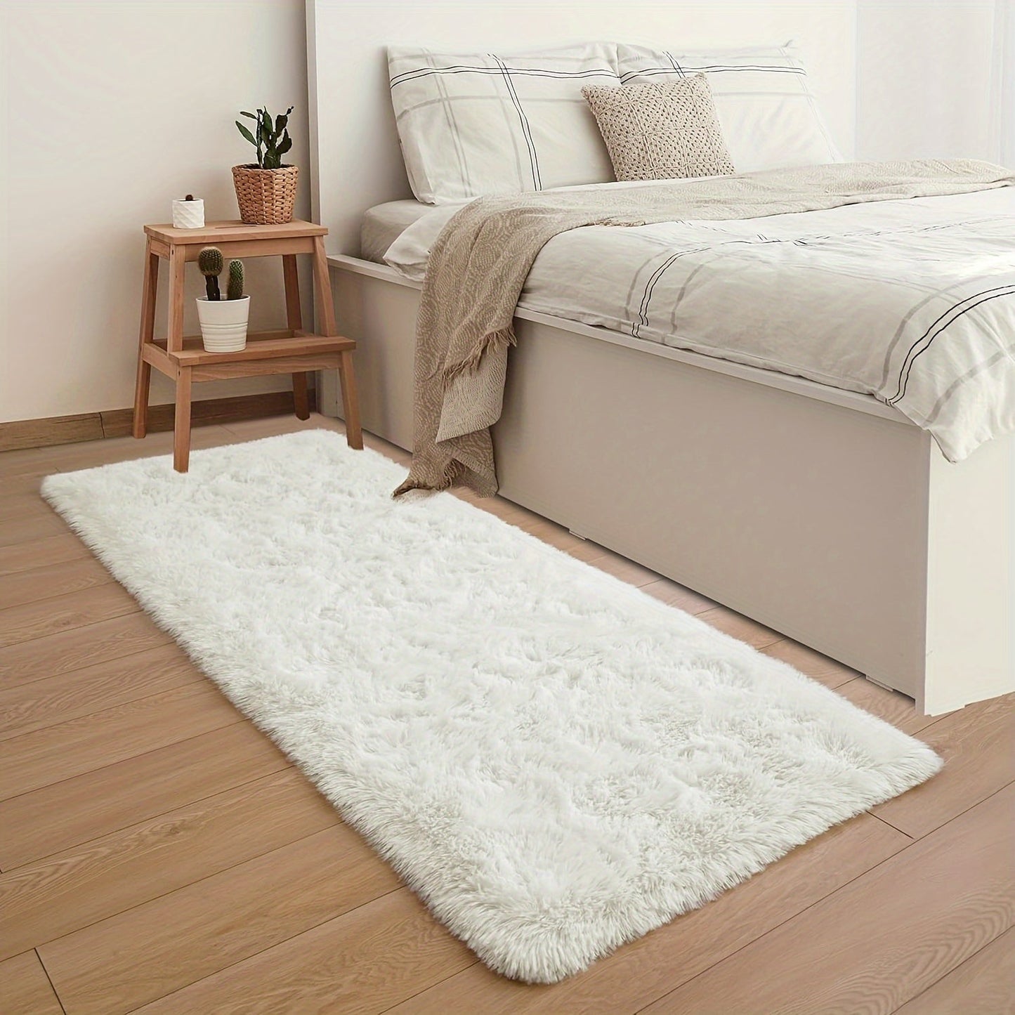 Plush mat, ideal for indoor decoration, warm and inviting. It is soft and sturdy, with easy maintenance and lightweight portability. Suitable for various areas such as beside the sofa, bed, bay window, or in front of a shoe changing stool. Available in