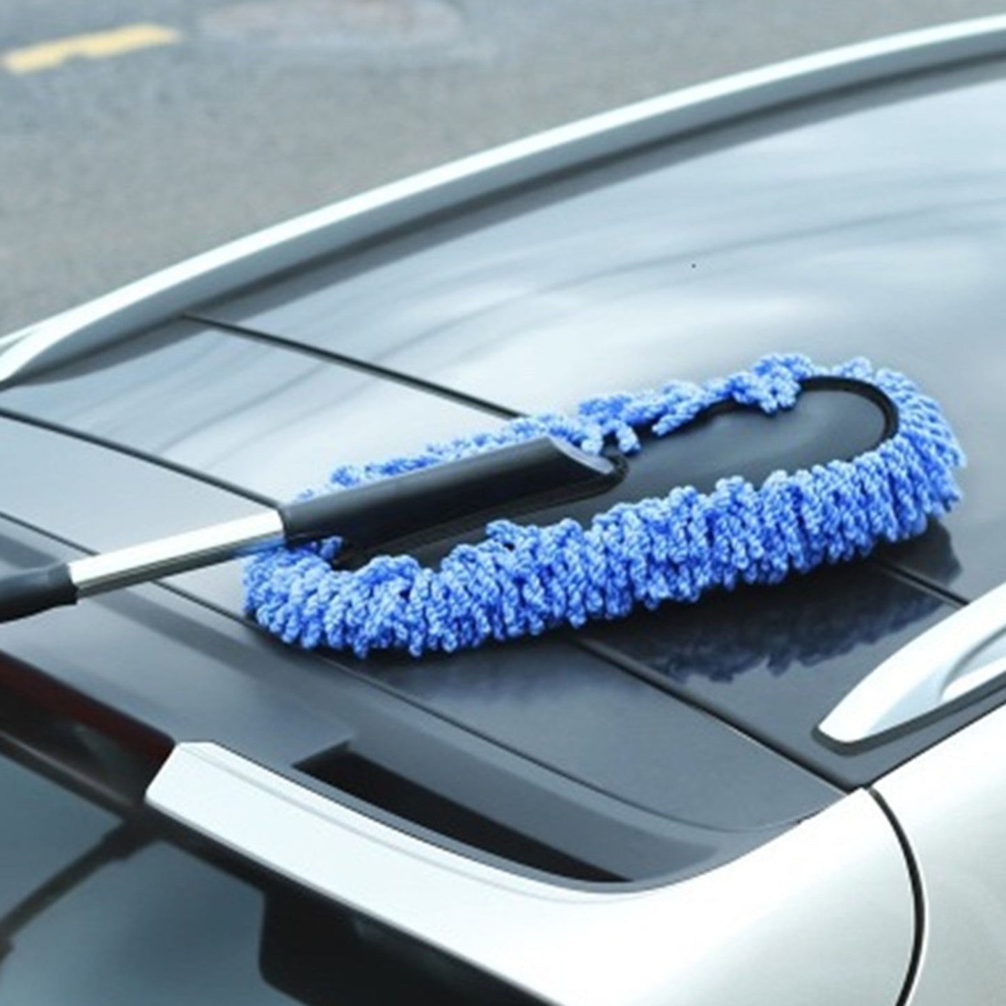 Extendable car wash mop with detachable microfiber pads for dusting and waxing, with stainless steel handle, ideal for reaching tight spaces.