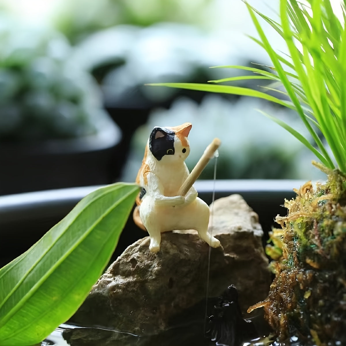 1 Set of Miniature Fishing Cat Figurines for Aquariums, made from PP Material, ideal for DIY Aquatic Landscapes