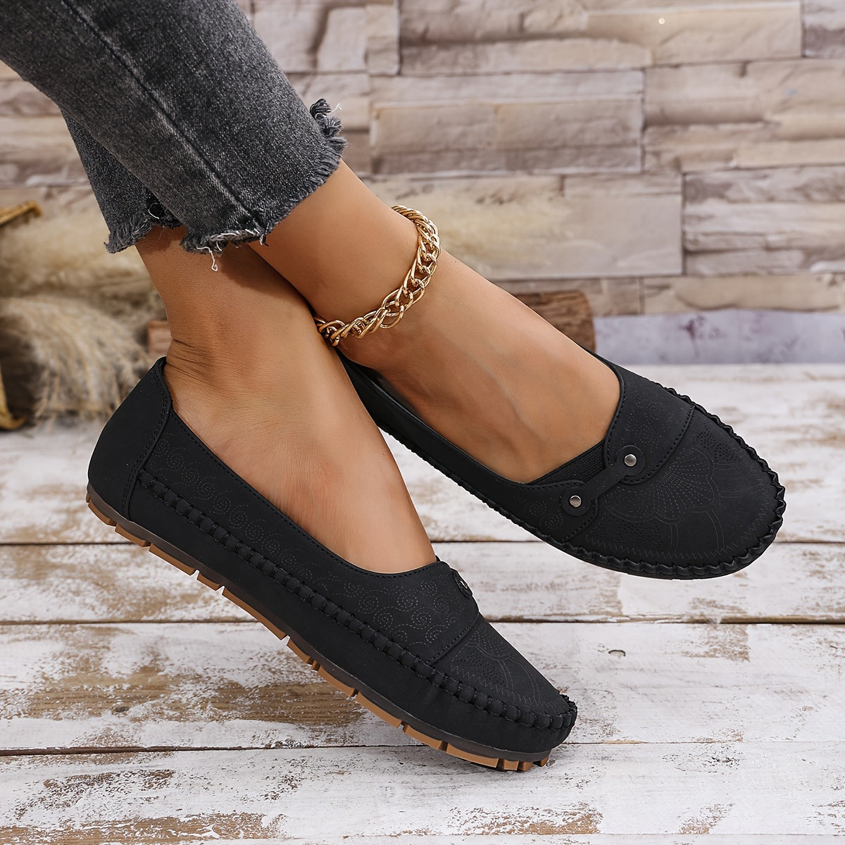 Stylish slip-on shoes with large retro metal buckle, lightweight and comfortable.