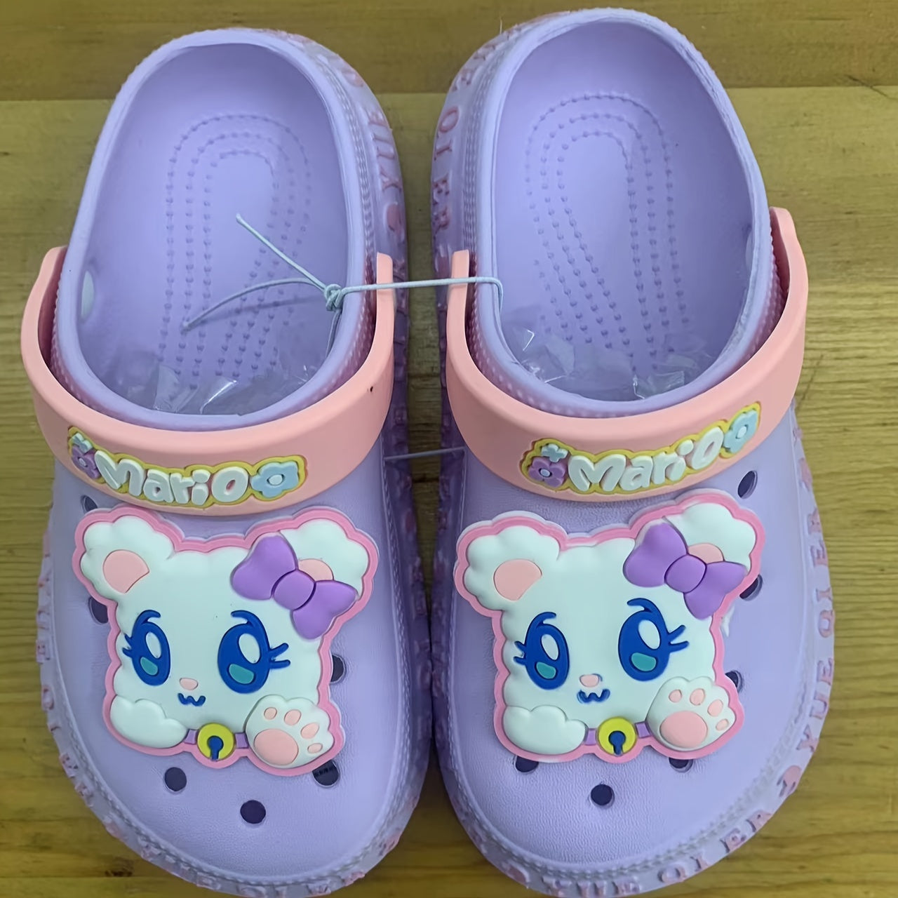 Stylish cartoon sandals for girls, quick-drying clogs for all seasons.