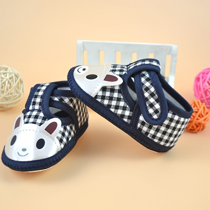 Baby boys' cute cartoon sneakers, lightweight and breathable with non-slip soles for indoor and outdoor walks in spring and autumn.