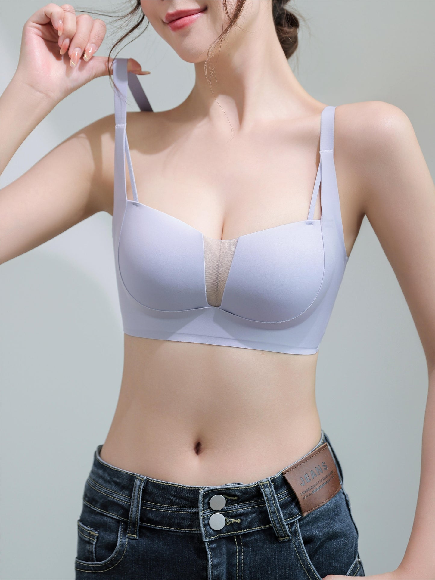 Wireless push-up bra with mesh detail for high support and a natural, enhanced look.