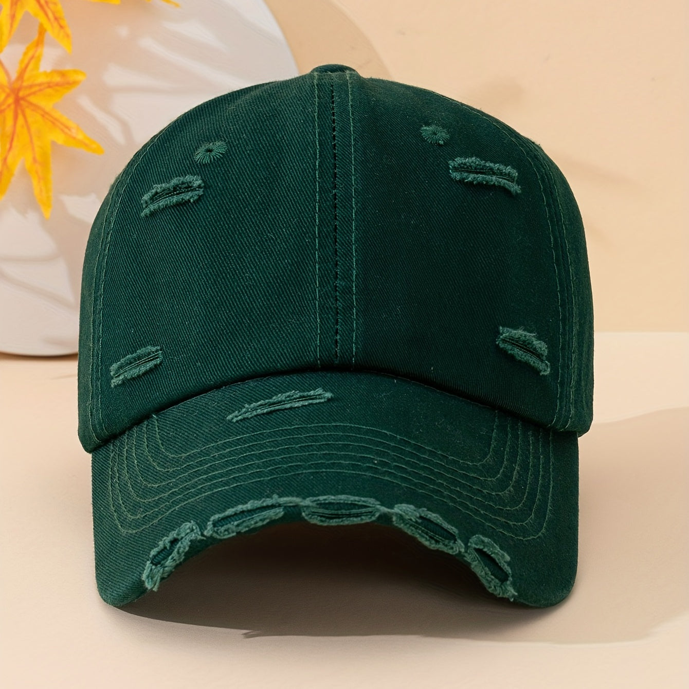 Stylish baseball cap with breathability and sun protection, suitable for both women and men