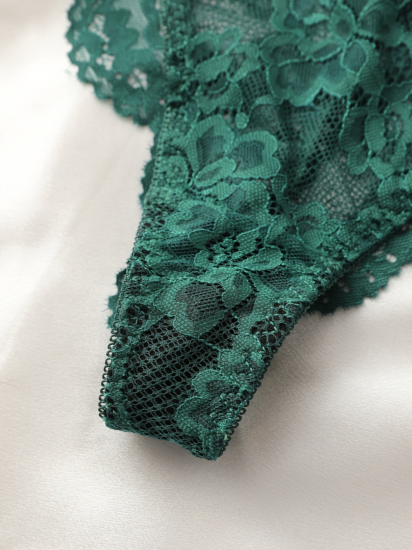 Beautiful lace lingerie set with mint accents, featuring a sexy European and American French style.