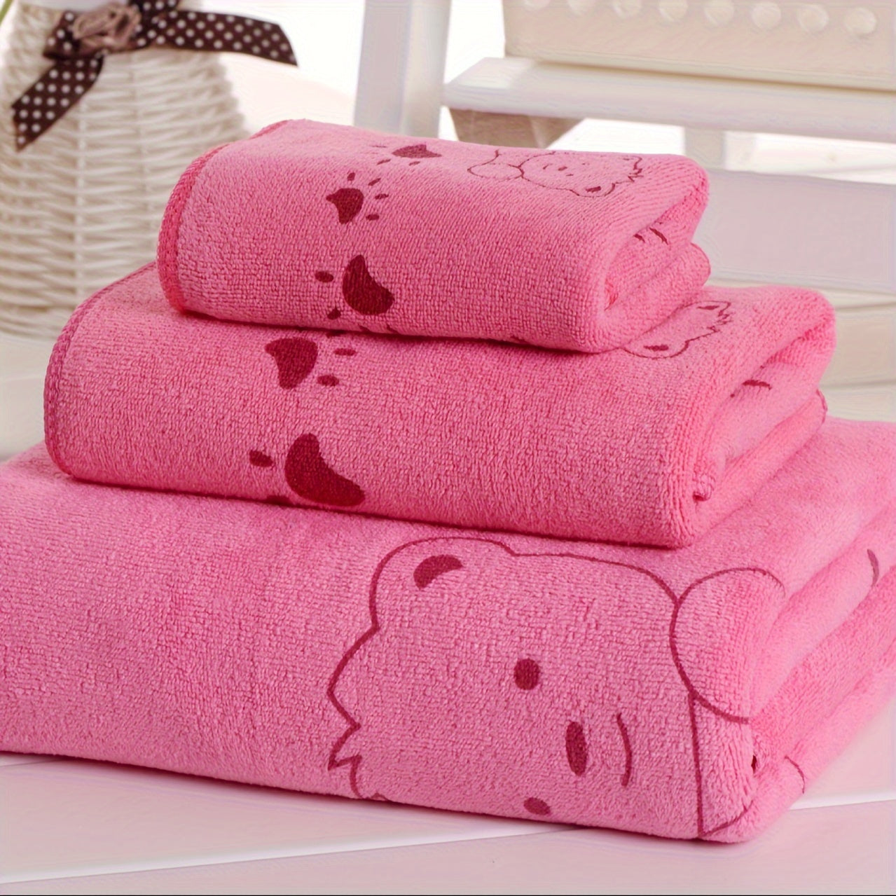 Cartoon bath towels set includes 3 sizes for summer fun!