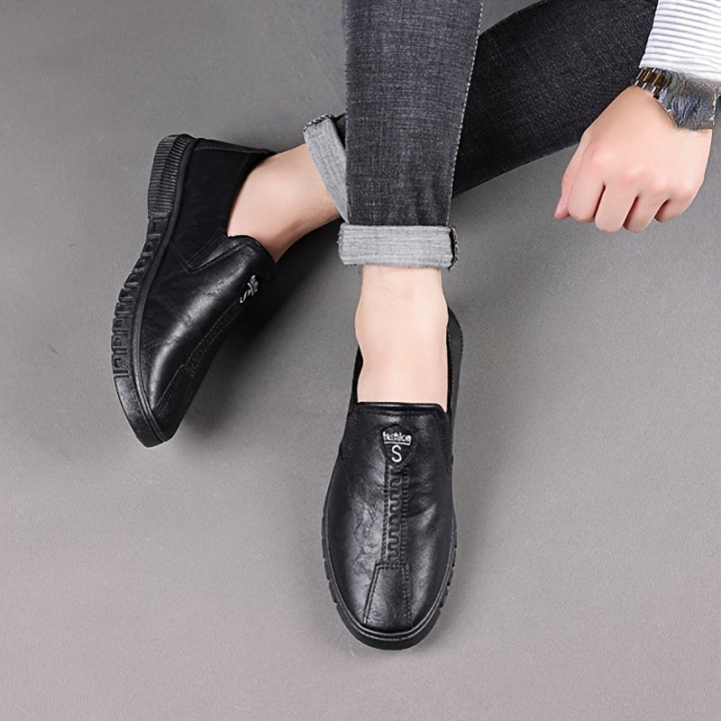 Men's slip-on loafers in solid color for all seasons, comfortable and non-slip.