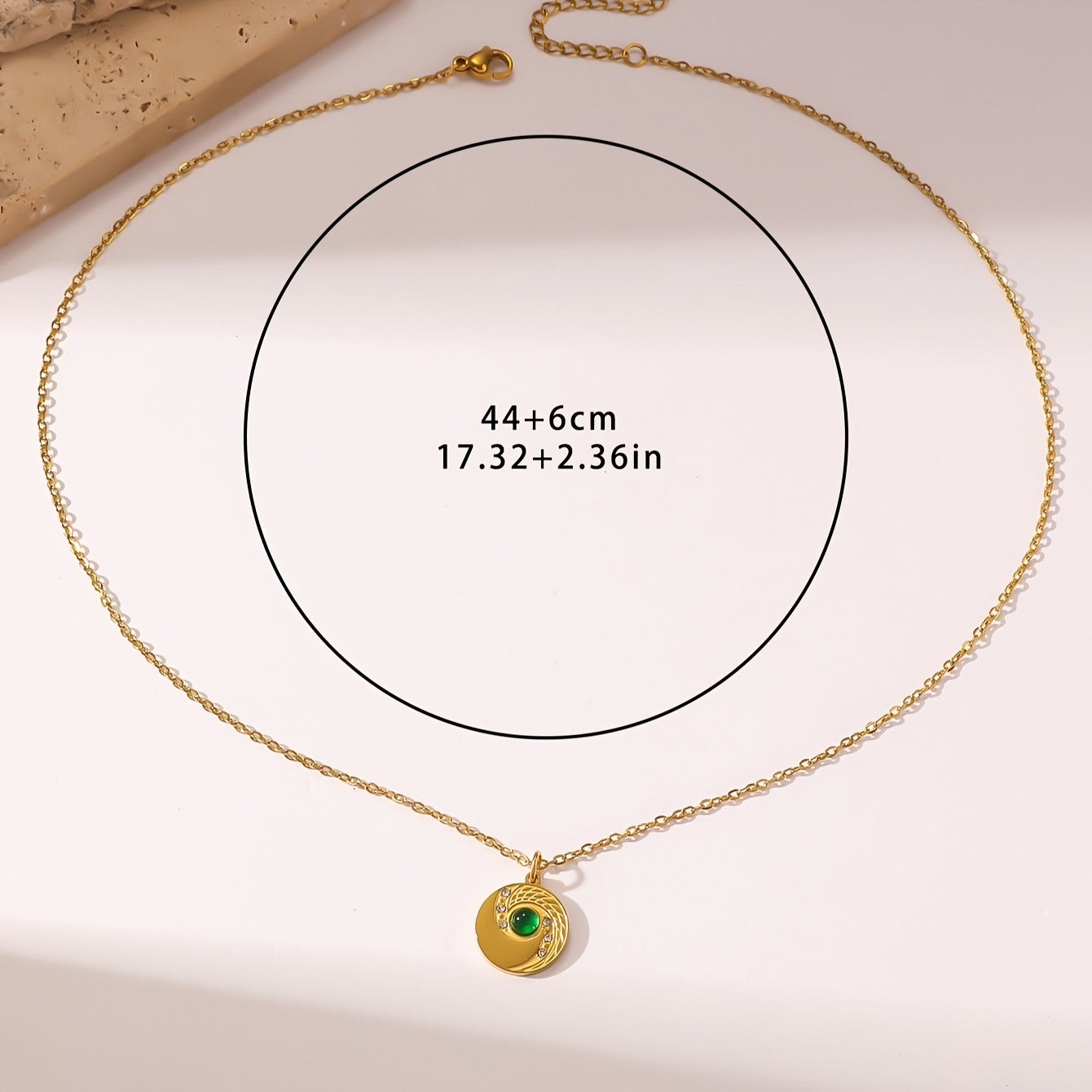 Stylish stainless steel pendant necklace featuring synthetic zirconia, plated in 18K gold. Perfect for both daily wear and parties, this simple yet elegant accessory is ideal for women and suitable for all seasons.