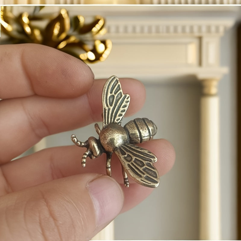 Handmade pure copper bee decoration - perfect for study or office, ideal for gifting or collecting.