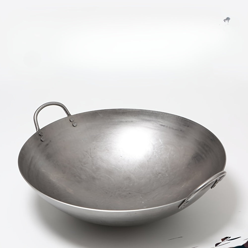 This traditional Chinese cooking wok is made of durable cast iron and measures 34-38cm in diameter. It is a large, uncoated deep frying pan that is compatible with electric stovetops. Perfect as a Christmas gift for parents and husbands, this versatile