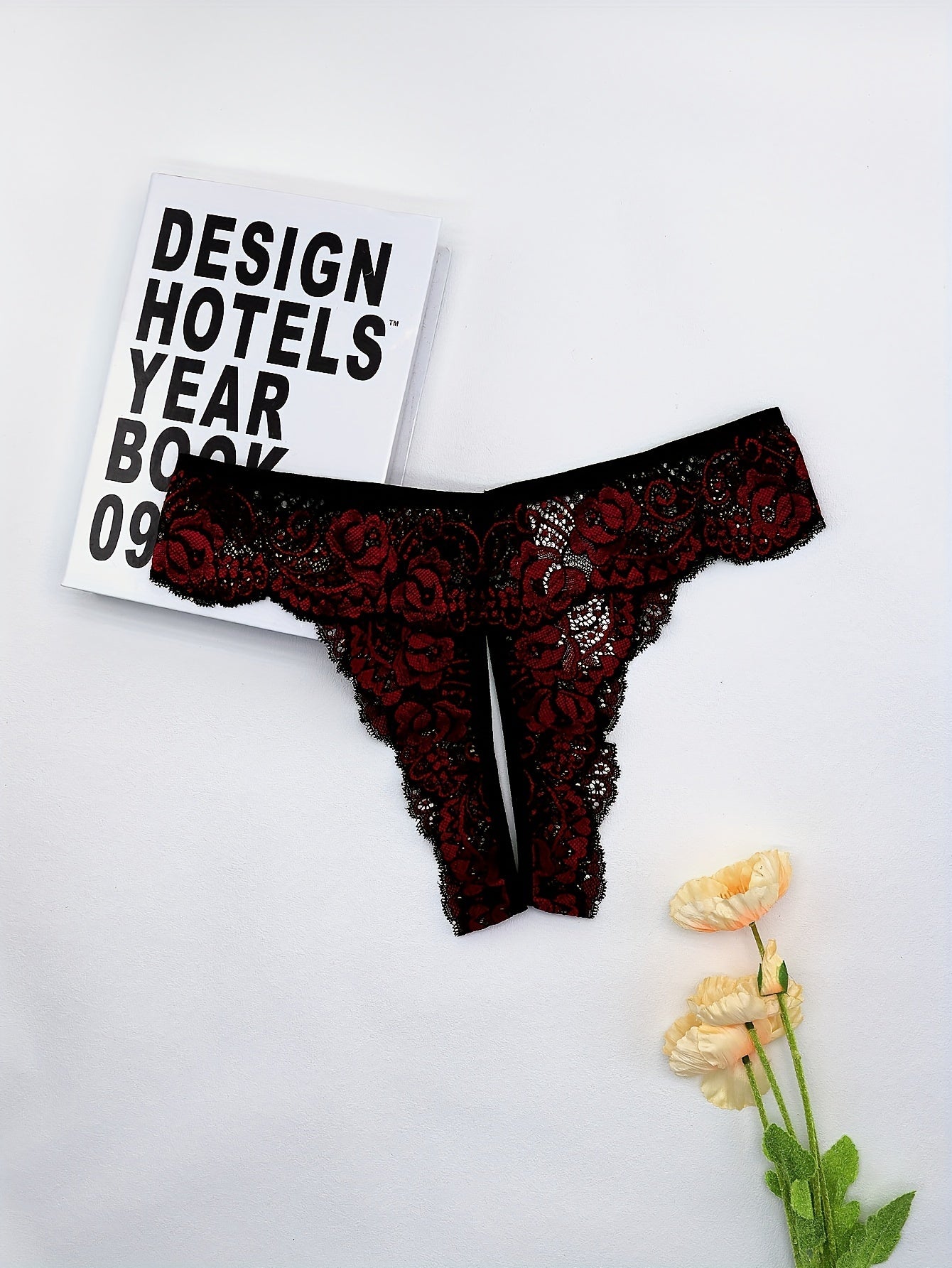 Multi-colored lace crotchless underwear for women with sexy contrast splicing.