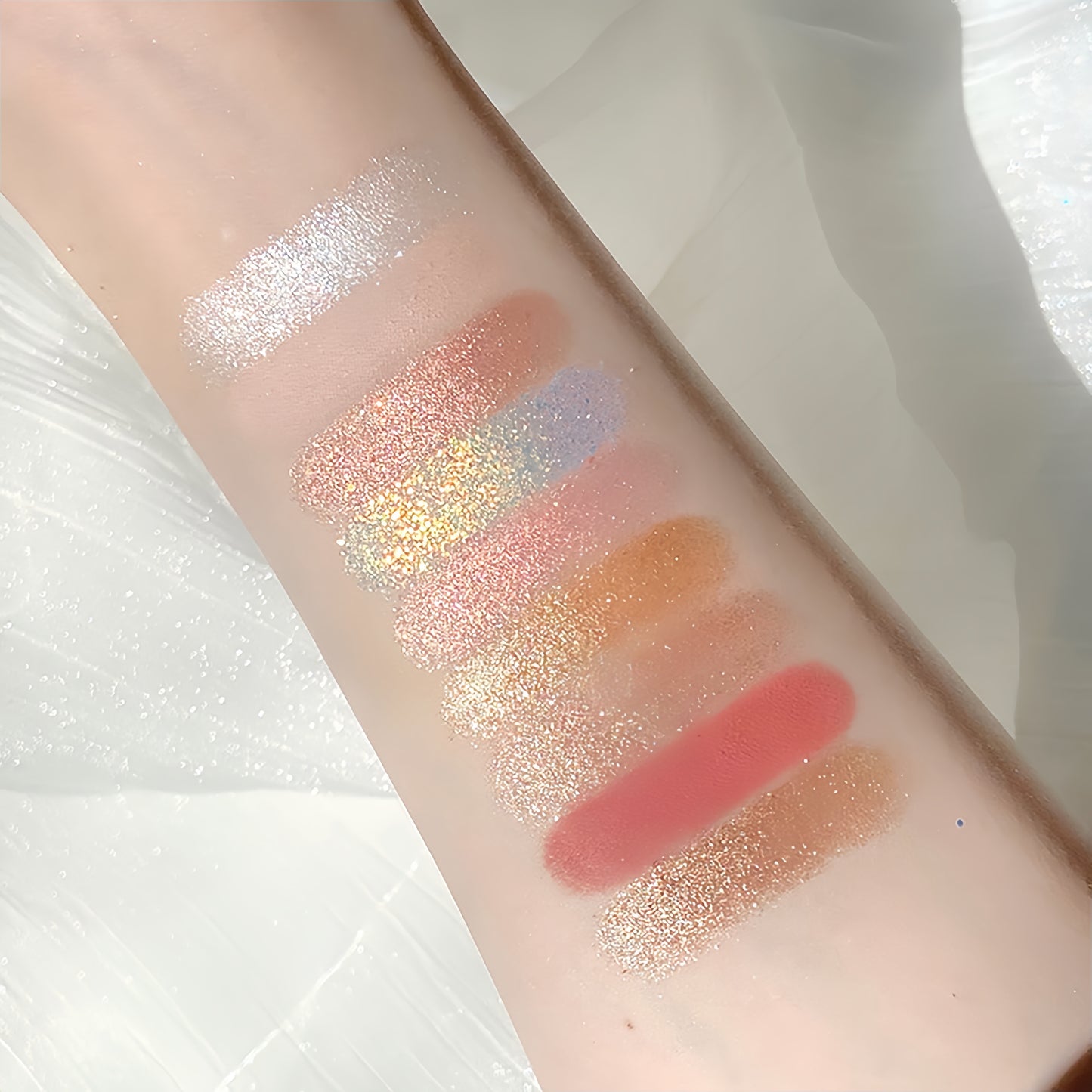 Transparent eyeshadow in nine shades