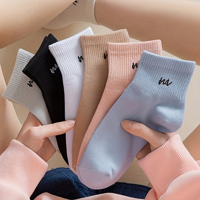 7 pairs of women's mid-calf rib-knit socks in trendy candy colors with solid color and letter detail, made of 95% polyester and 5% spandex. Medium crew length with 300g/m² knit fabric.