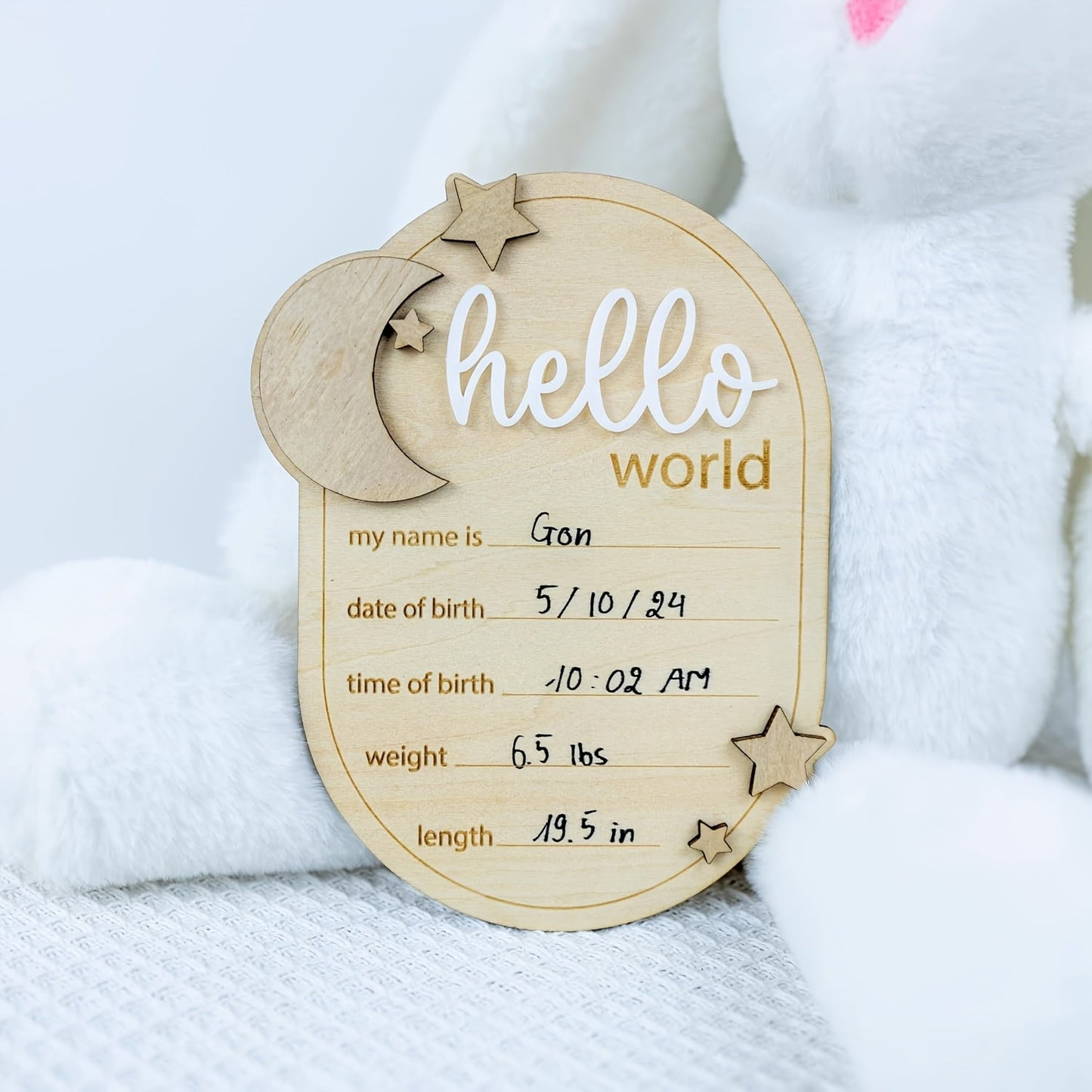 Introducing the "Hello World" Wooden Sign for Kids in 3D - Featuring a charming Stars & Moon Design! This sign is the perfect addition to any youngster's first photo shoot, milestone cards, or as a special gift for birthdays, Christmas, and Thanksgiving.