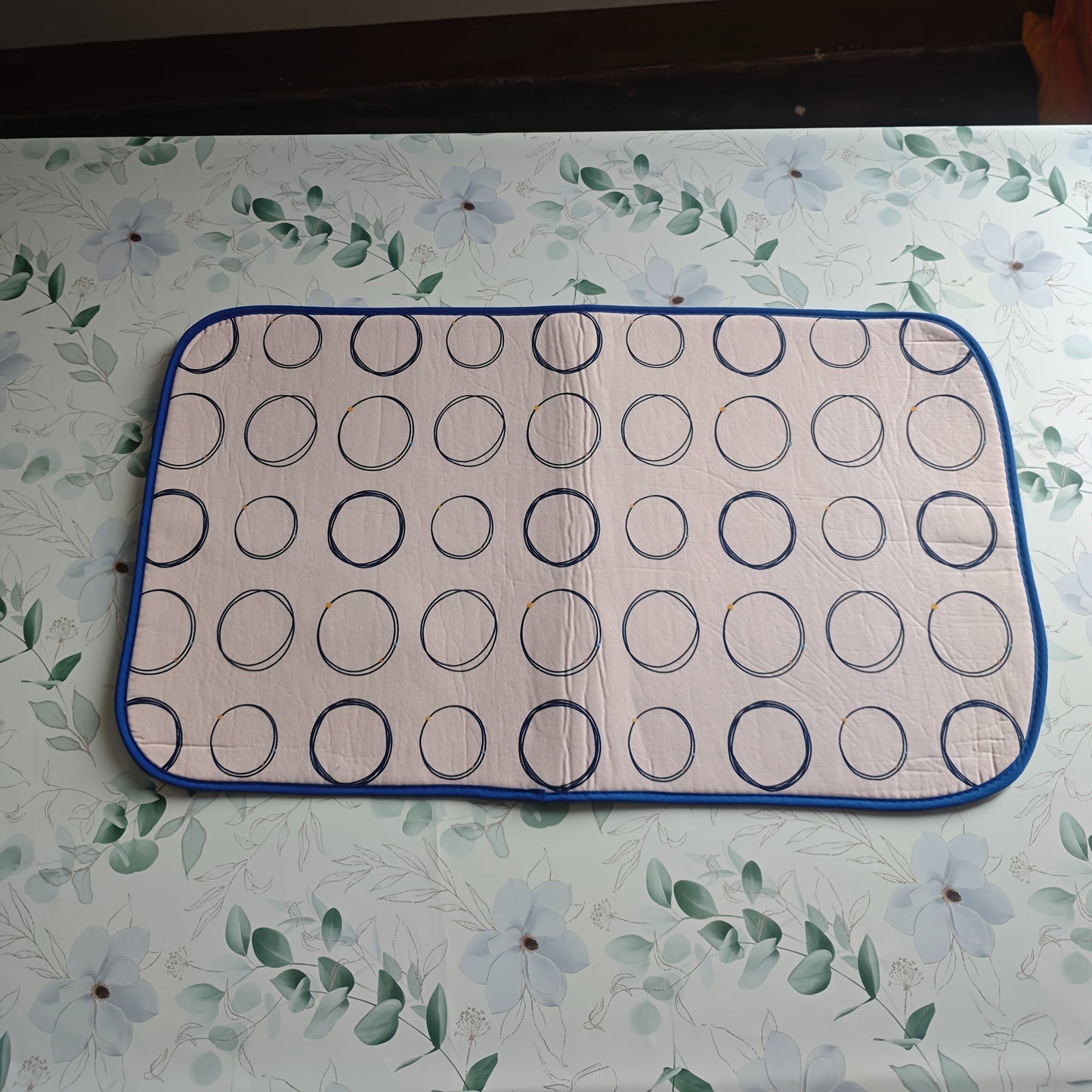 Multi-functional Ironing Mat for Clothing and Dining, Portable Heat-Resistant Pad, Convenient to Transport, Ironing Mat, Heat Insulation, Simple to Utilize, Dining Mat, Laundry Organization and Storage.