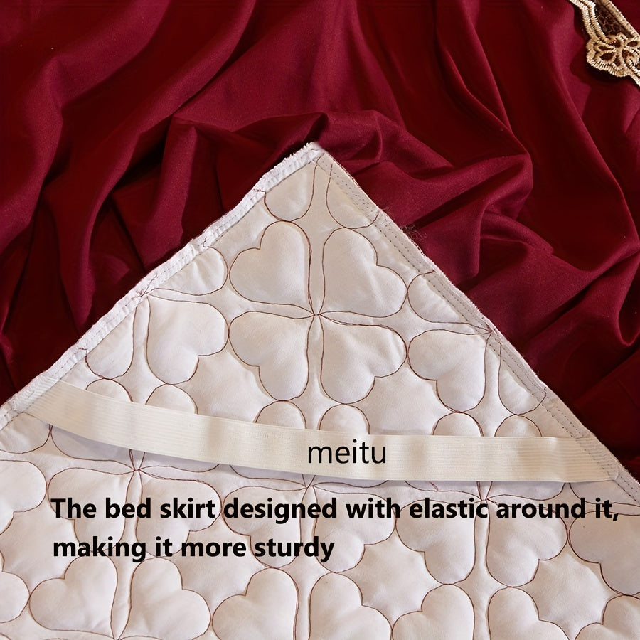 3-piece set of solid color quilted sandwich love quilt with high-rise lace bed skirt. Includes 1 bed skirt and 2 pillowcases. Multi-layer lace embellishment, fashionable and beautiful.