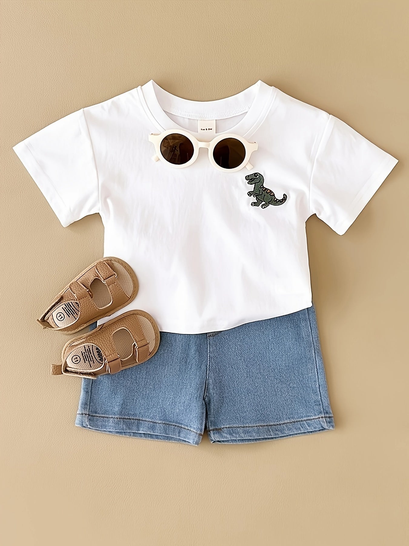 Newborn Children's Cute Cartoon Dinosaur Embroidery T-shirt and Shorts Set, Perfect for Summer Outdoor Wear