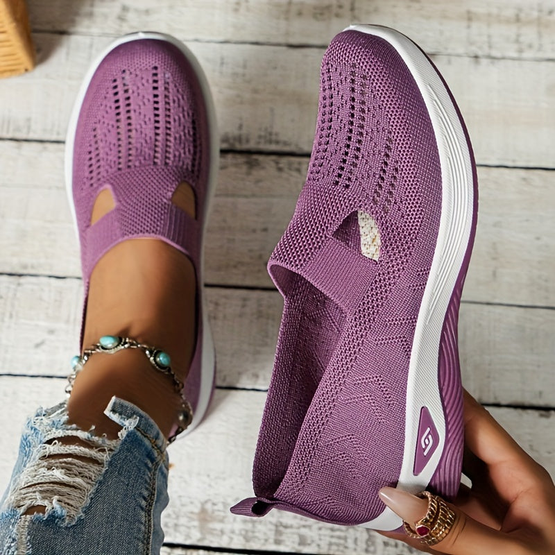 Taizhou women's slip-on sneakers are breathable and lightweight, featuring a rubber sole and fabric insole. No embellishments. Vintage style for all-season comfort, hand washable.