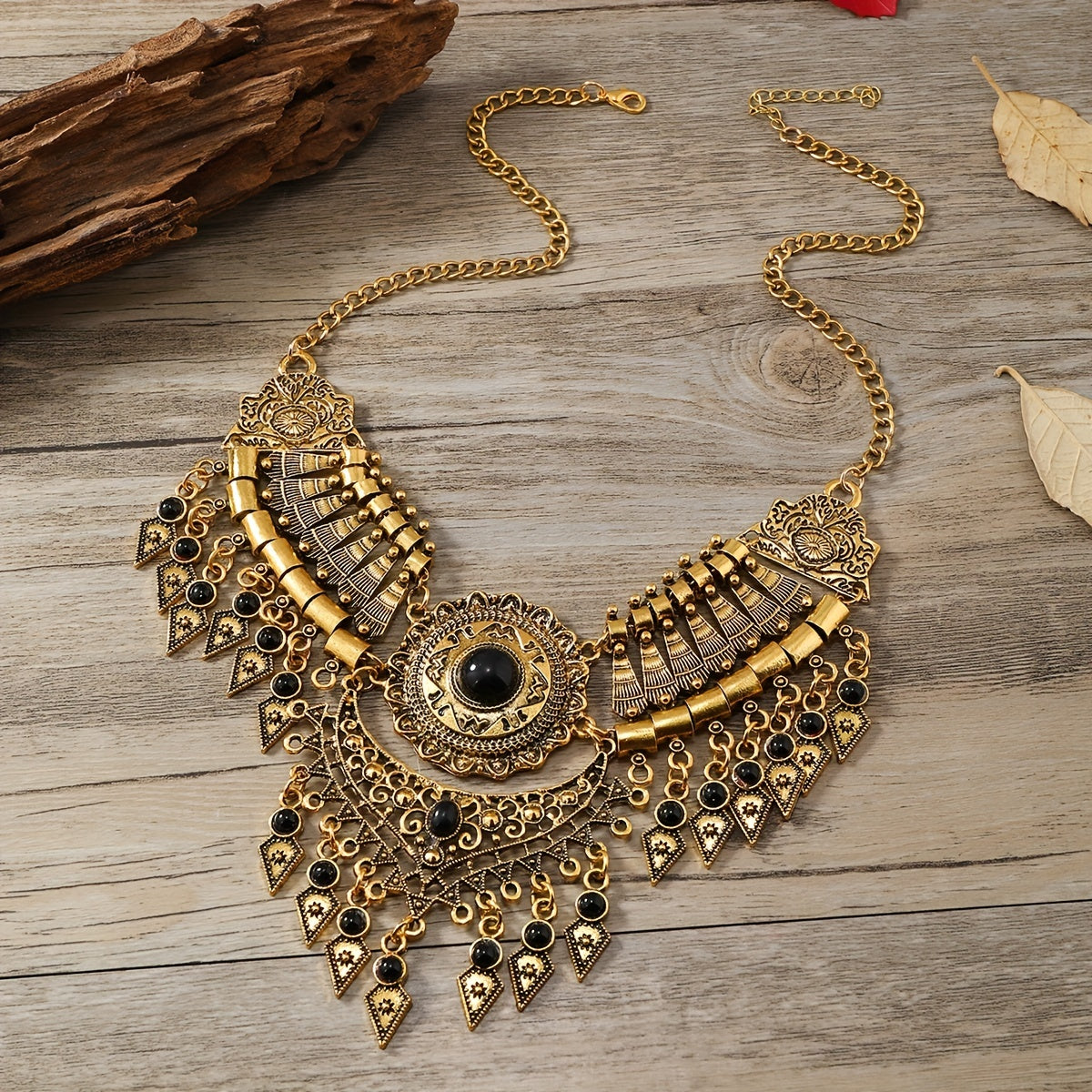 Vintage necklace pendant with ethnic-style collarbone chain for women.