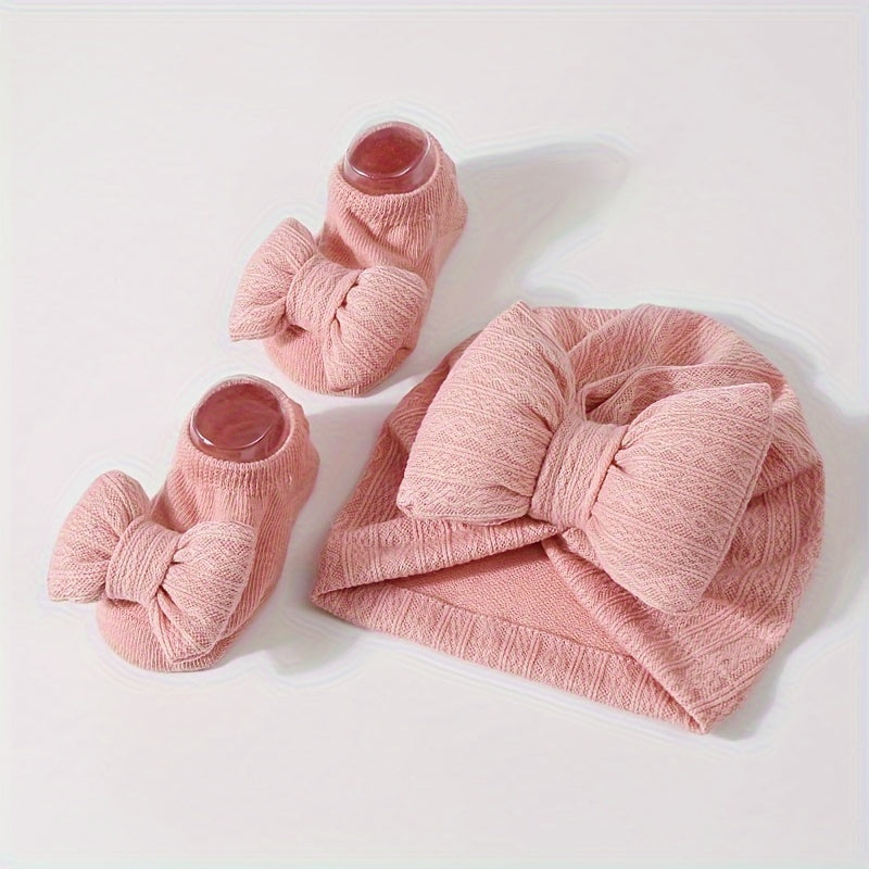 Newborn knit fleece bow hat and sock set, perfect for Thanksgiving, featuring cartoon theme. Breathable and suitable for girls aged 0-3 years.