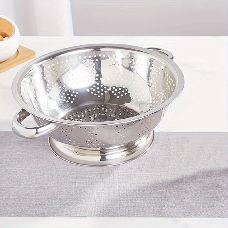 One piece of a durable metal colander with handles, perfect for washing and draining vegetables, fruits, and pasta. This food-safe kitchen strainer is made of stainless steel and comes with a sturdy base.