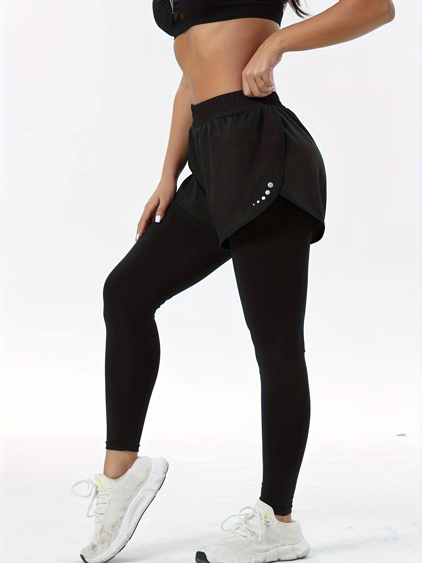 2-in-1 high-waisted sports leggings for women, made of knit fabric with a print pattern, pocket detail, and mid-stretch. Suitable for all seasons, made of a polyester blend.