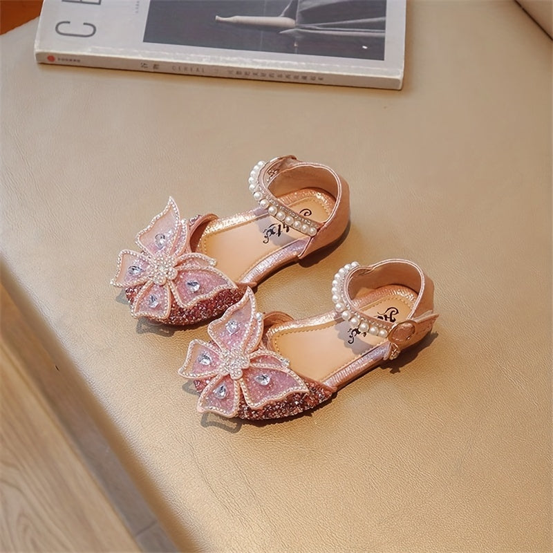 Girls' sandals with fake pearl and sequin embellishments.