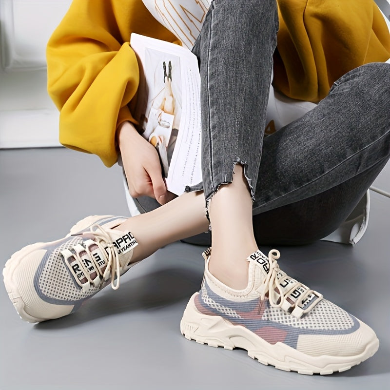 Women's casual sports shoes with thick-soled lightweight design for running.