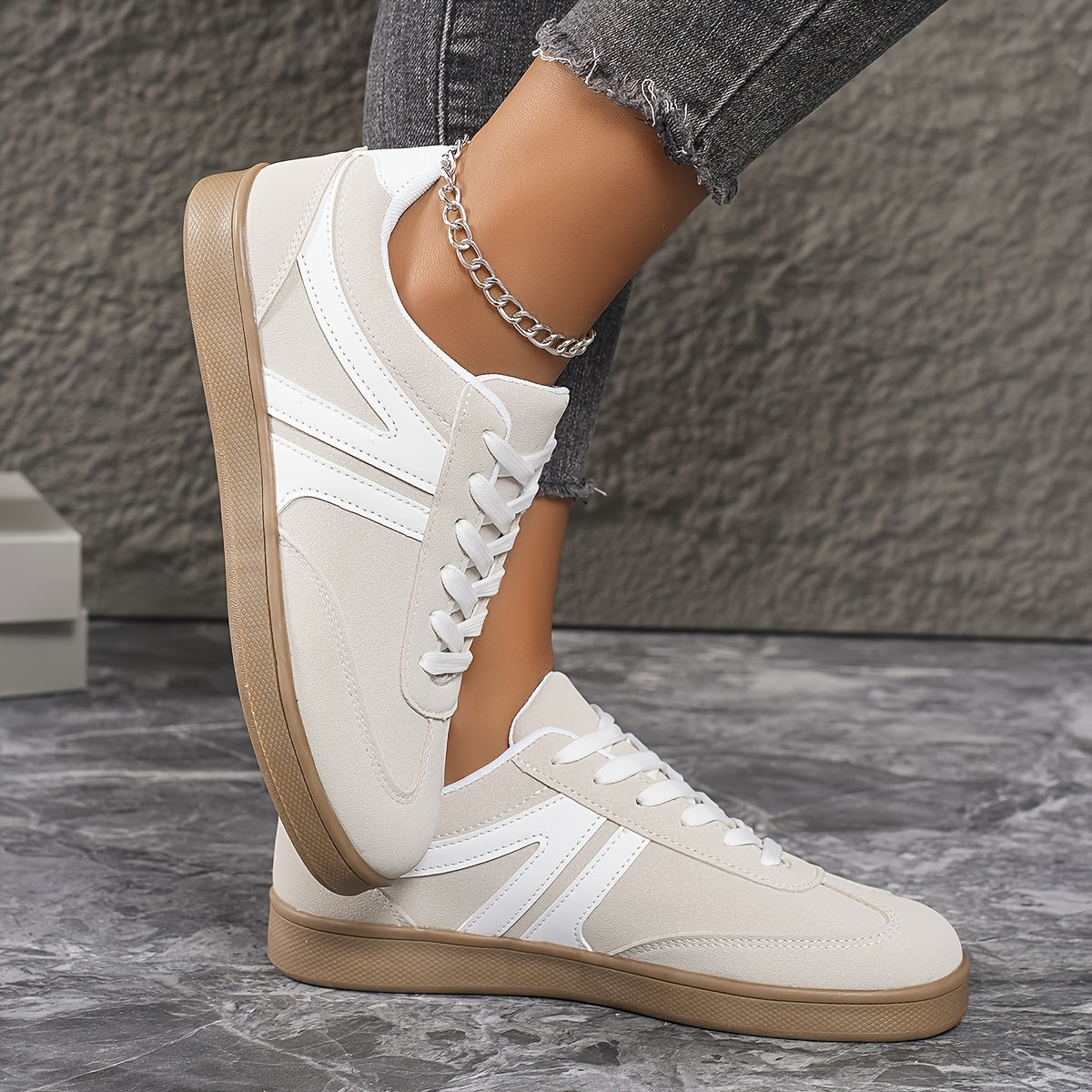 Women's 2025 Casual Retro Flat Lace-up Sneakers