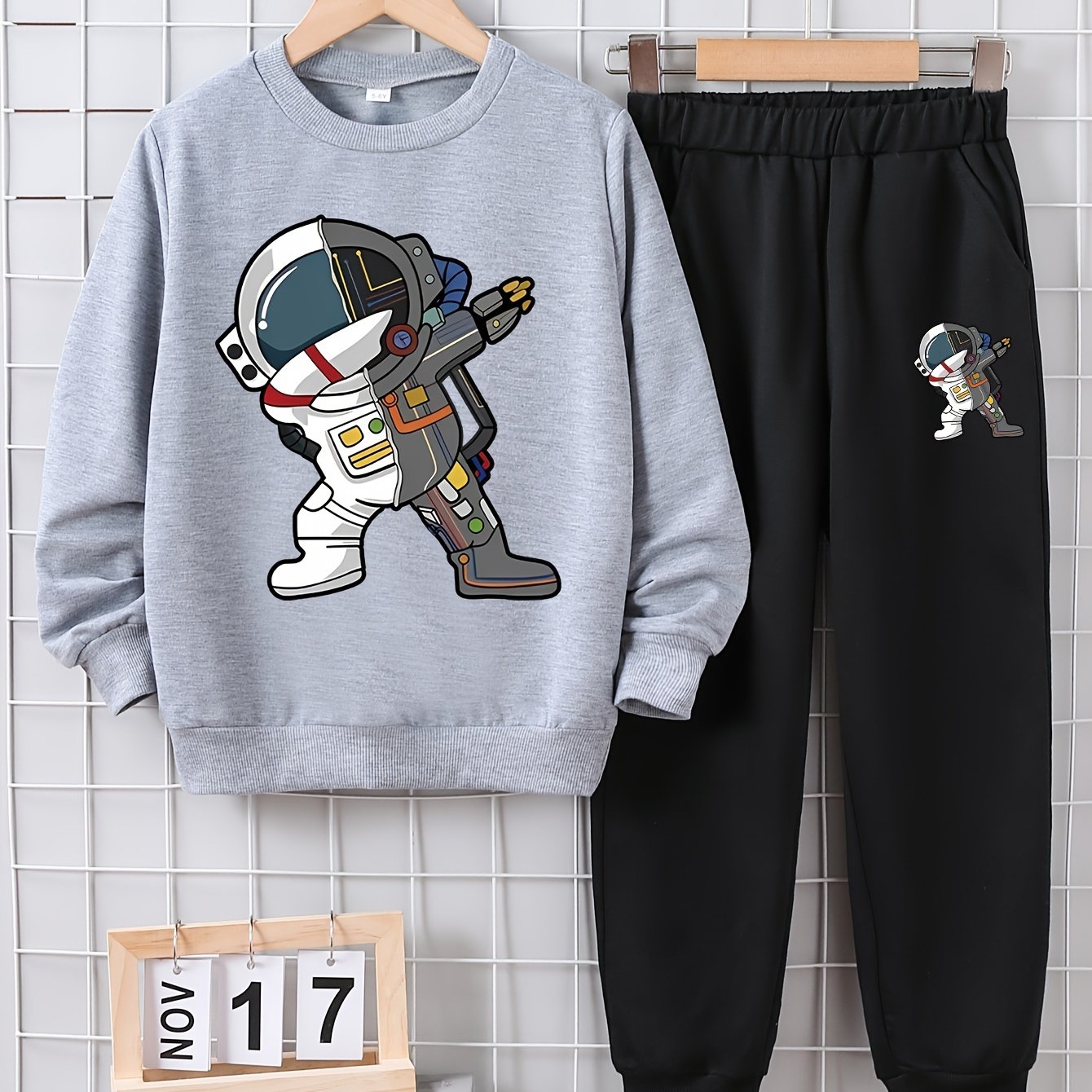 Boys' Astronaut Print Sweatshirt and Pants Set, Loose Fit, Color Block Design - Polyester/Spandex Blend, Outdoor Wear