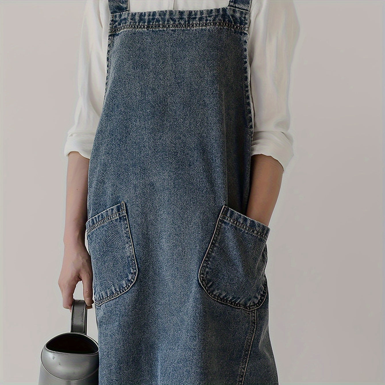 Vintage-style denim apron with pockets, adjustable straps, and waterproof design for kitchen and restaurant work.