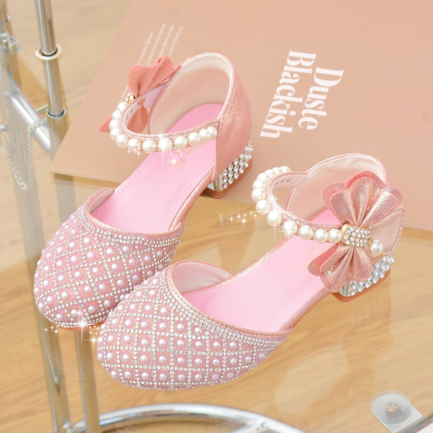 Spring and summer children's high heels with pearl crystal shoes featuring bowknot and butterfly knot for girls, perfect for catwalk shows and formal occasions.