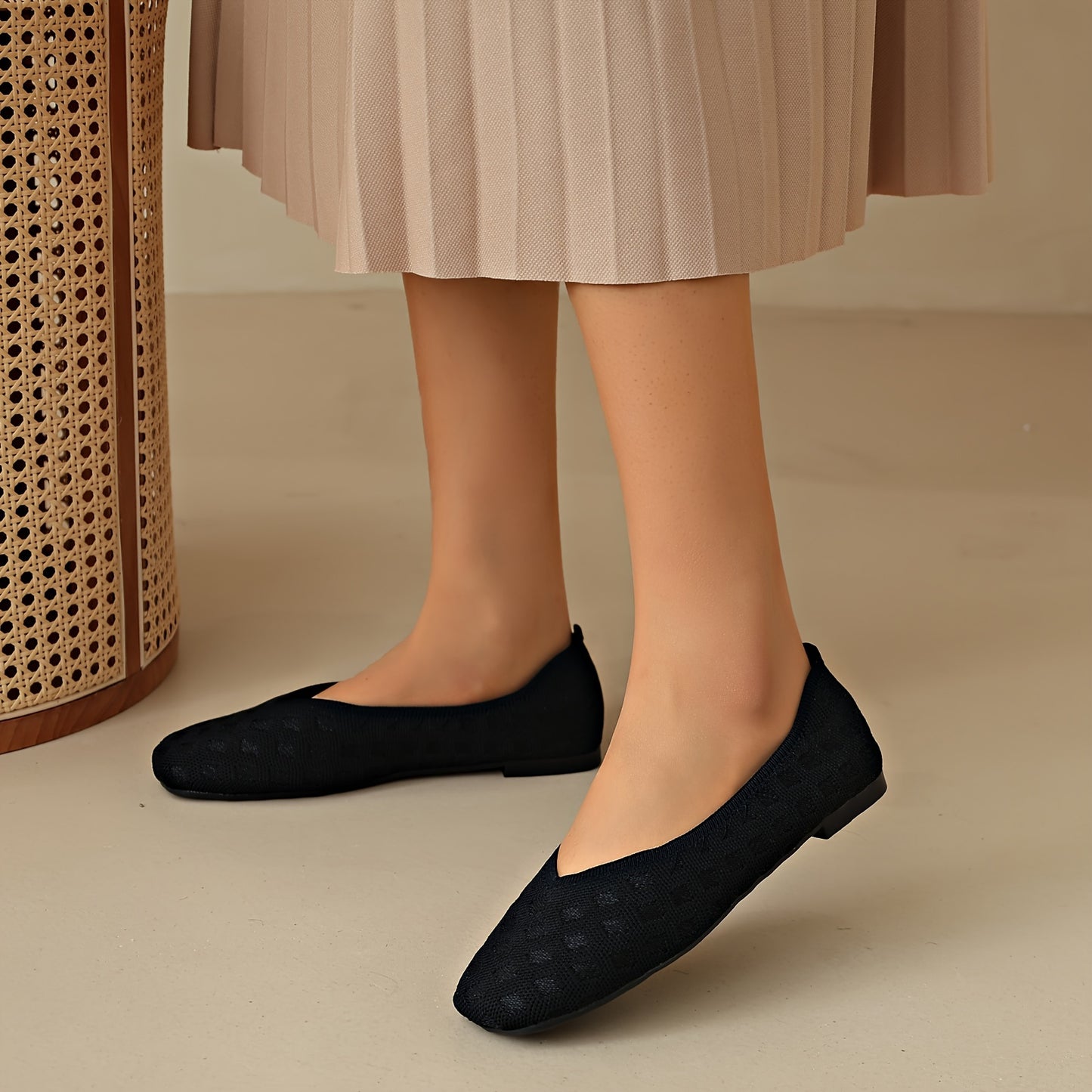 Women's plaid mesh flats, slip-on ballets with breathable sole.