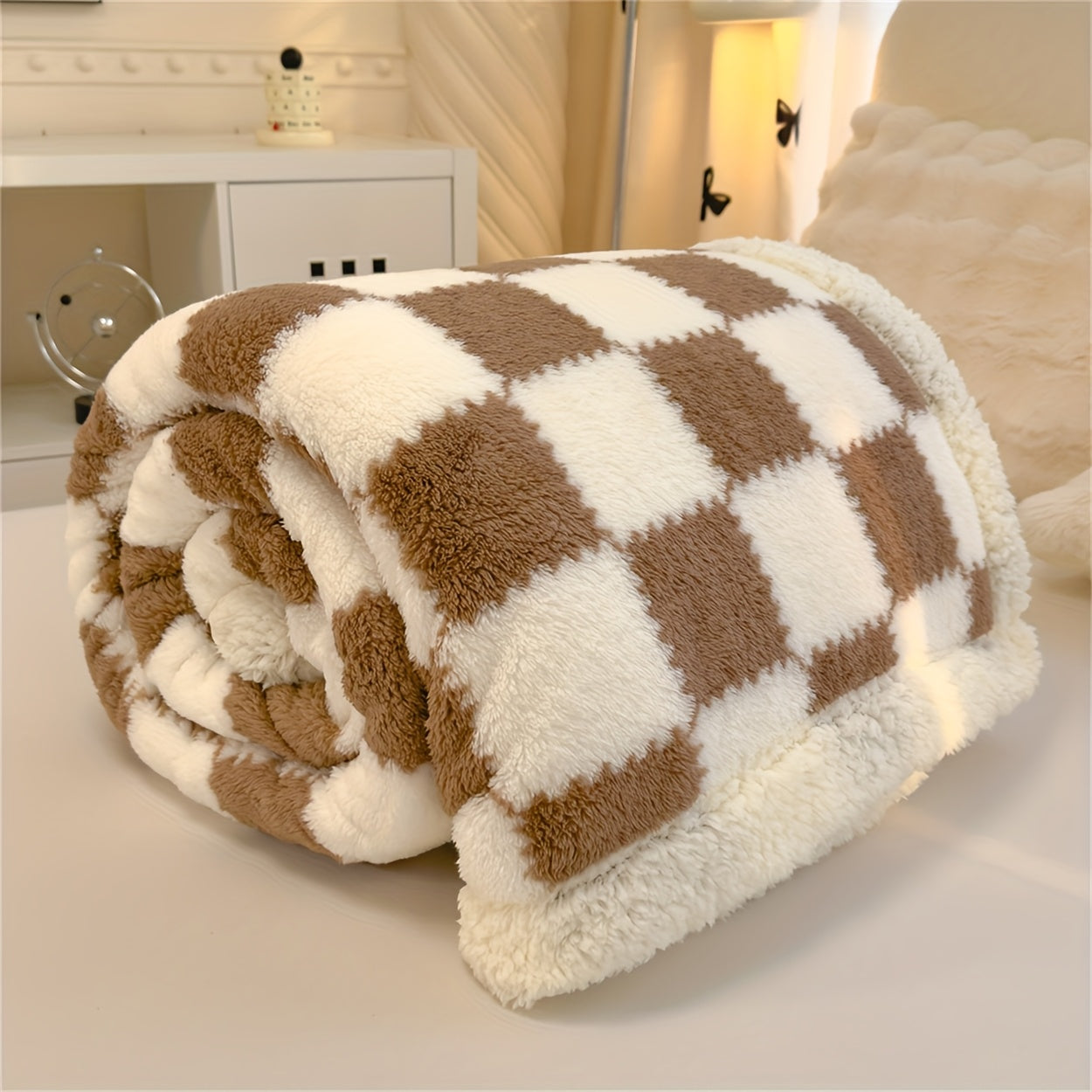 Luxurious Black and White Checkered Plush Blanket, Cozy and Warm, All-Season Throw for Bed or Sofa, Machine Washable, Soft Polyester Fabric.