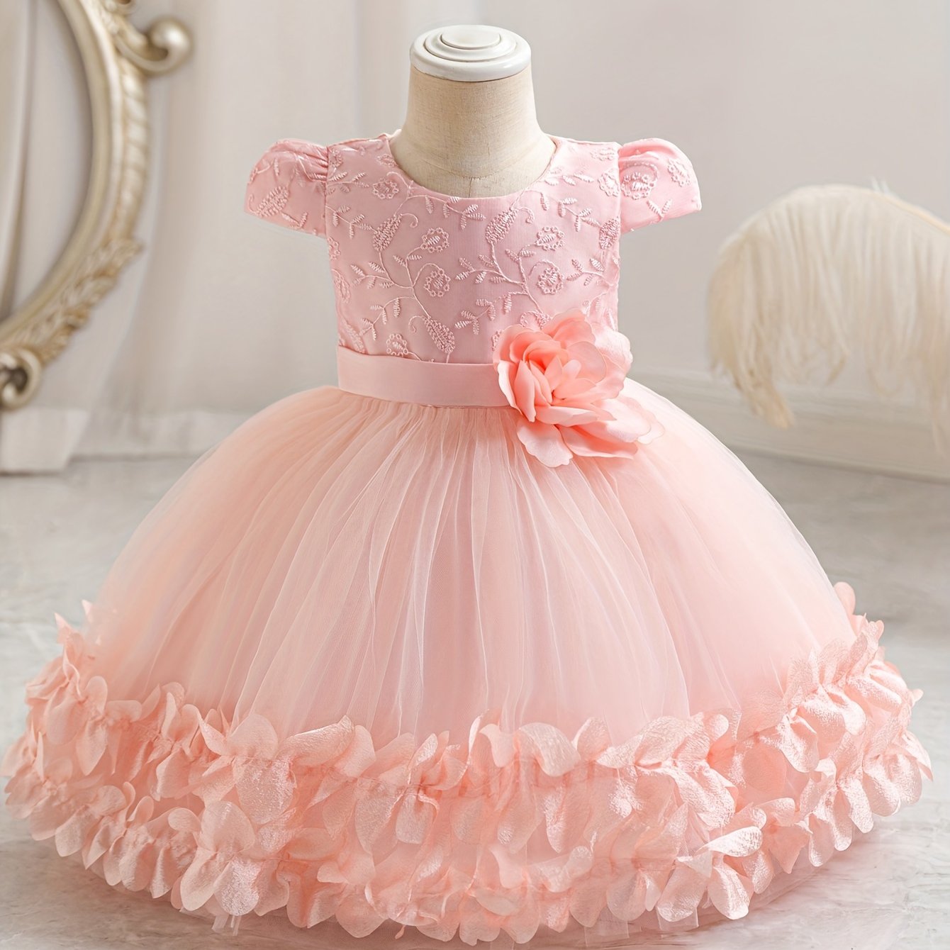 Infant's Mesh Splice Princess Dress with Flower Cap Sleeves, Ideal for Formal Events and Photography.